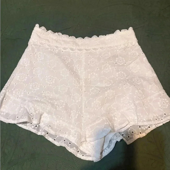 DO+BE White Eyelet Lace NWT scalloped shorts size medium - Picture 3 of 4